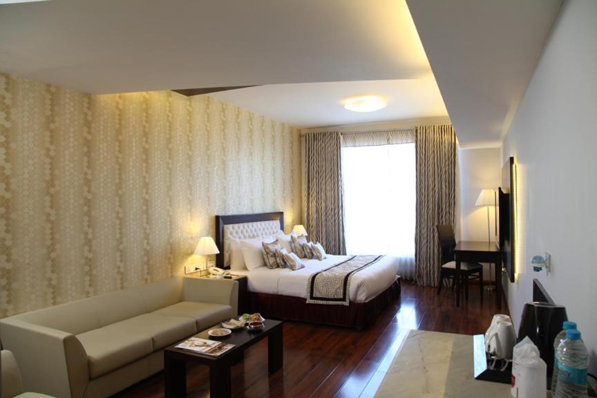 Treehouse Queens Pearl Γκουργκάον Εξωτερικό φωτογραφία